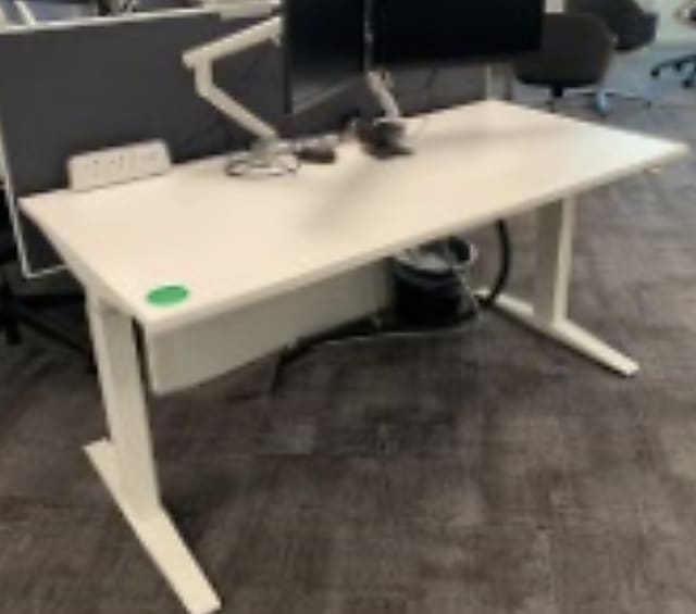 Height adjustable desk