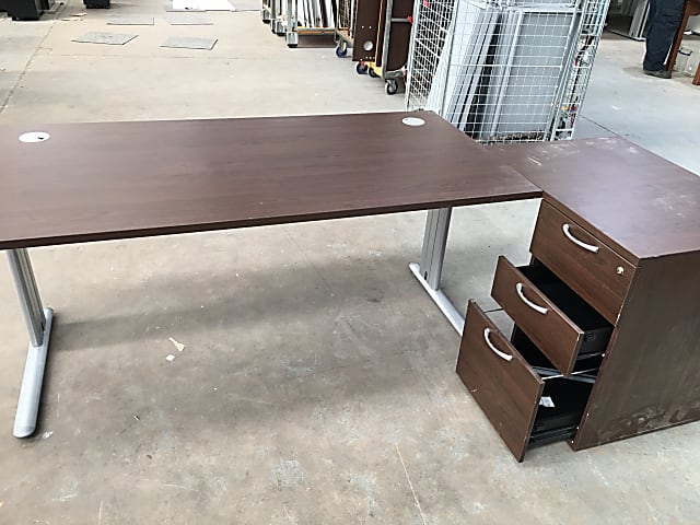 A1L1 Desk 160 with extension