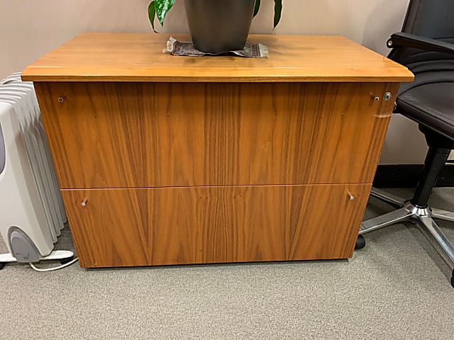 2-drawer cabinet with suspension file bar