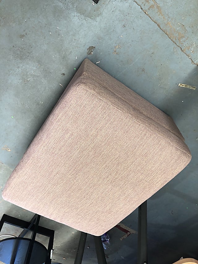 Pouffe with removable cushion 