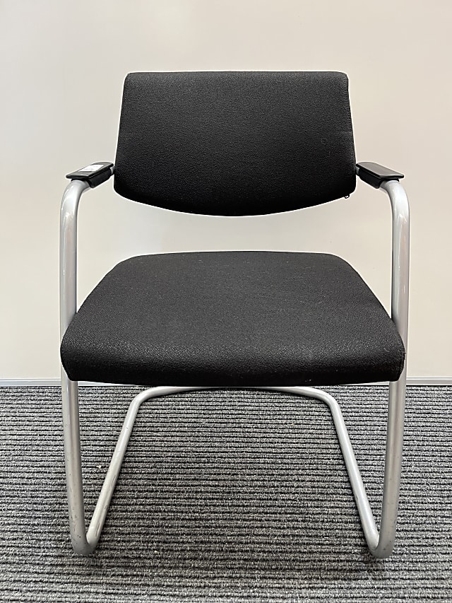 SitLand black visitor chair