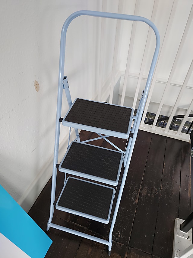 Step ladder 