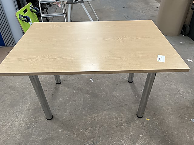 Small table with screw in legs