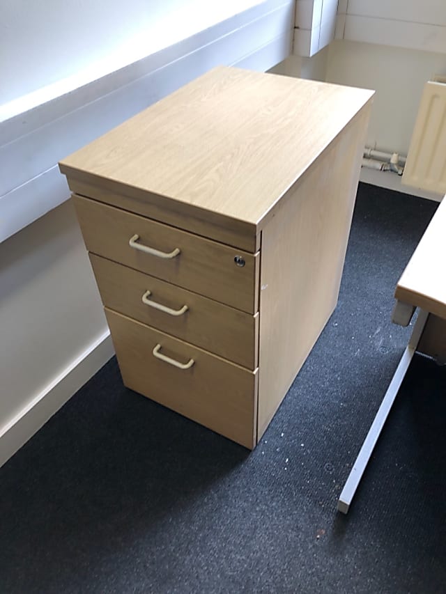 Pedestal with 3-drawers desk height