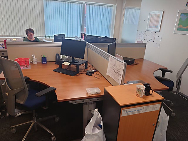 bank of 4 L shape desks