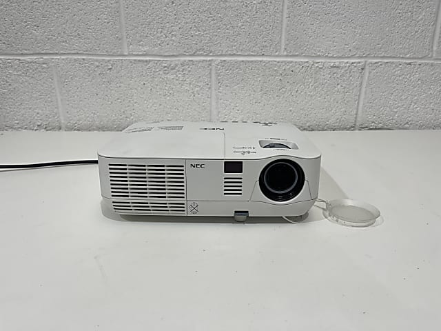 NEC V260W HD Projector with remote