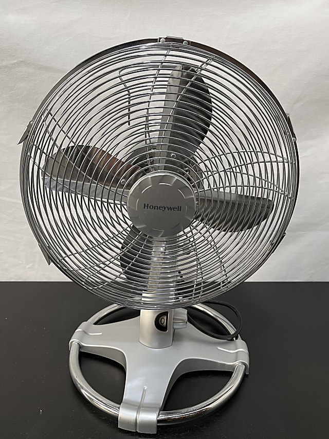 Desktop fan