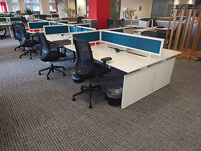 Techo Bank of 8 desks