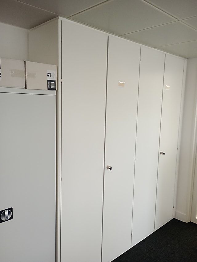 Fitted cabinet