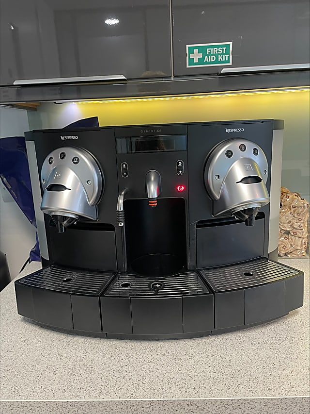 black and gray DeLonghi espresso maker