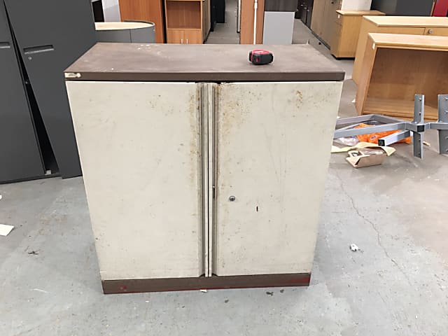 Metal cabinet