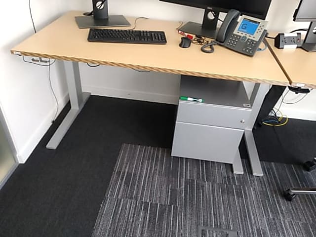 Bene Adjustable  Desk (140cm)