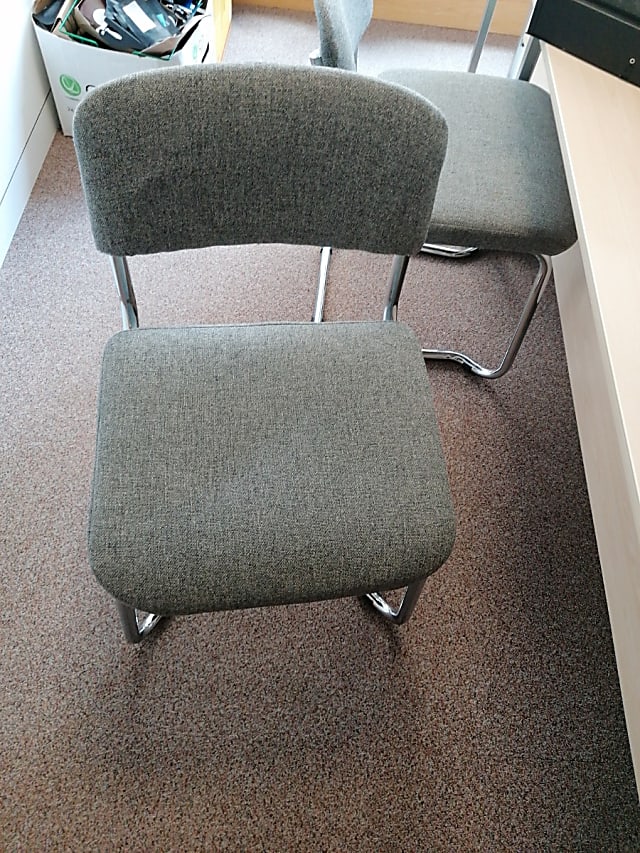 Meeting room chair