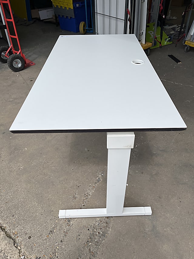 Techo Small white top desk white metal legs 140cm