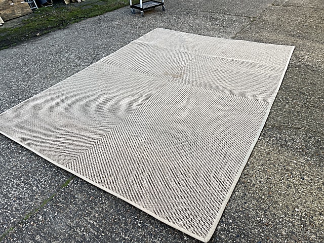 HELLESTED Large Ikea rug 2