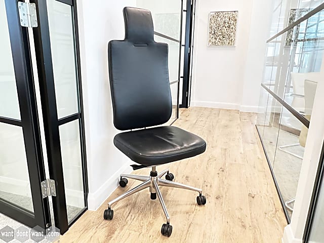 Vitra black office chair