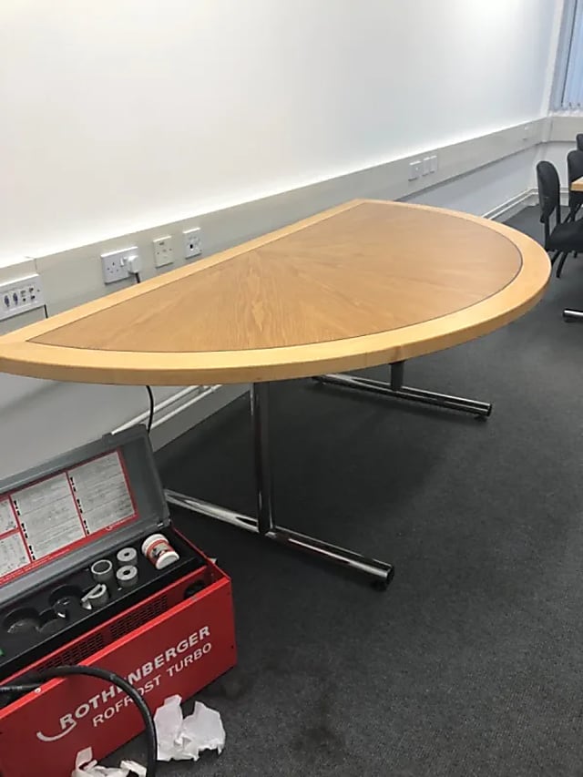 Semi circular table 