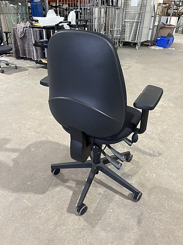 black and gray gym equipment