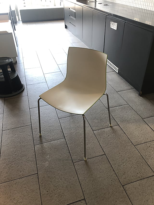 Arper Catifa canteen chair