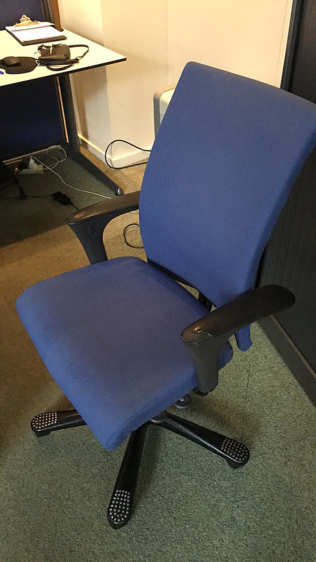  Office operator chair