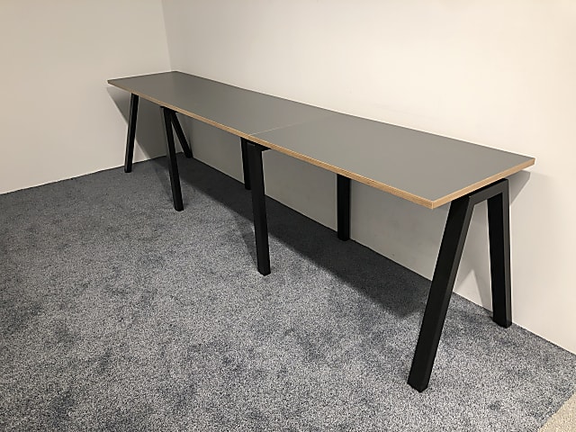 Bench of 3 desks in a row - 100cm tops