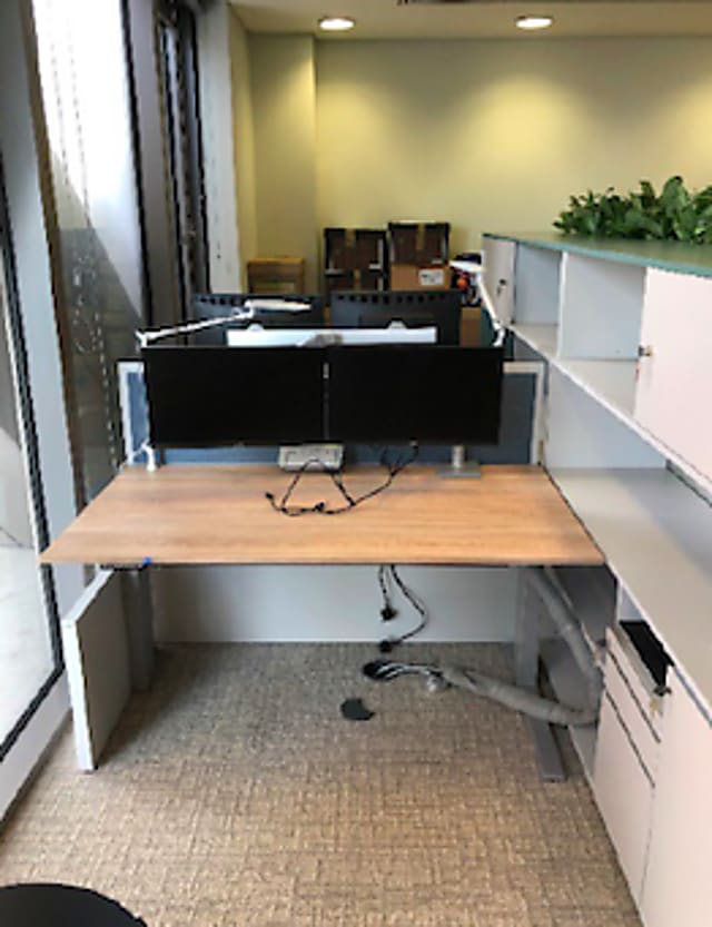 Height adjustable desk