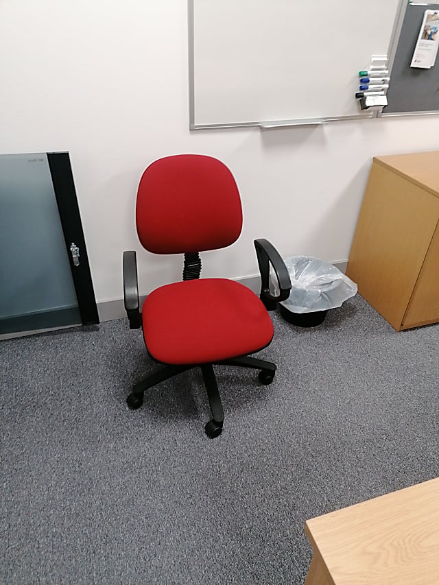 black and red rolling chair