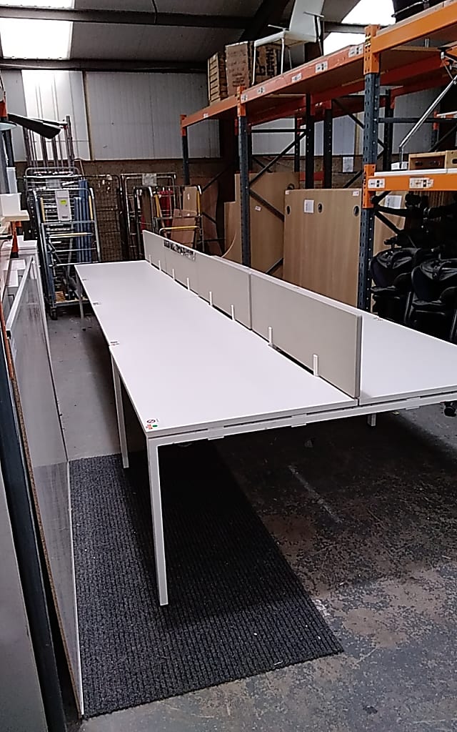 Haworth Bank of 8 white desks with dividers - 120cm desk tops