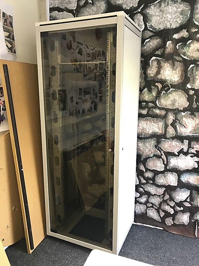 Computer cabinet - opens on three sides, no key to glass front