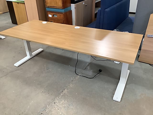 Kinnarps electric desk 200