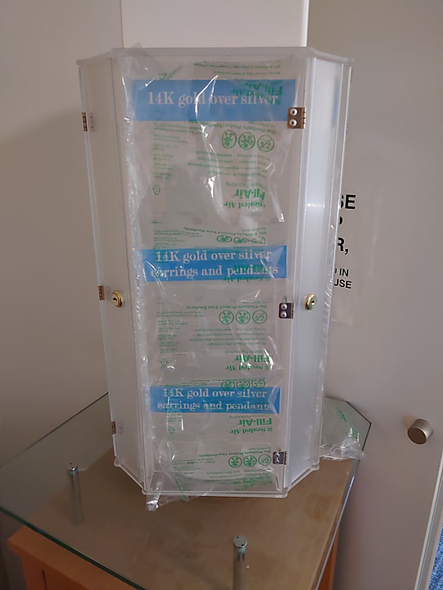 Plastic jewellery POS stand