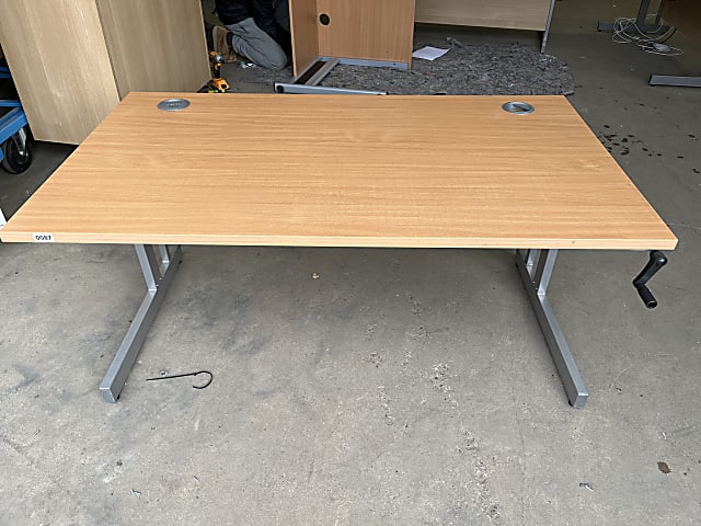 Manual Height adjustable Desk with hand winder