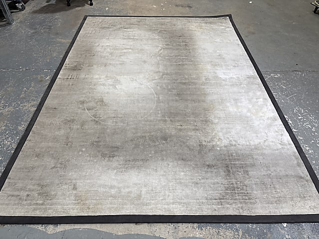 Large Rug stained - Blade rug from Asiatic 