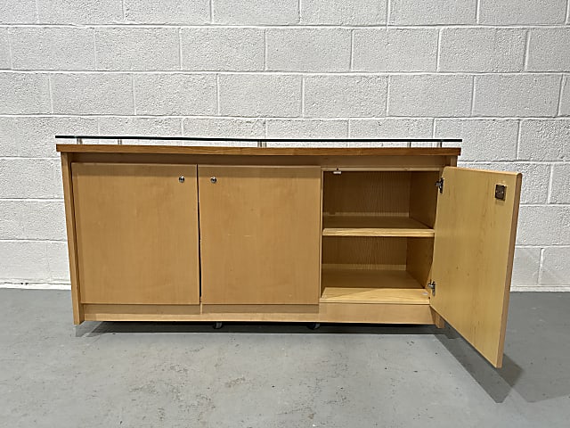 Cabinet with glass top