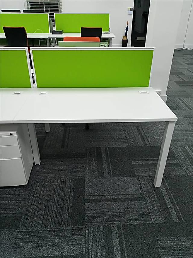 Bank of 4 desks