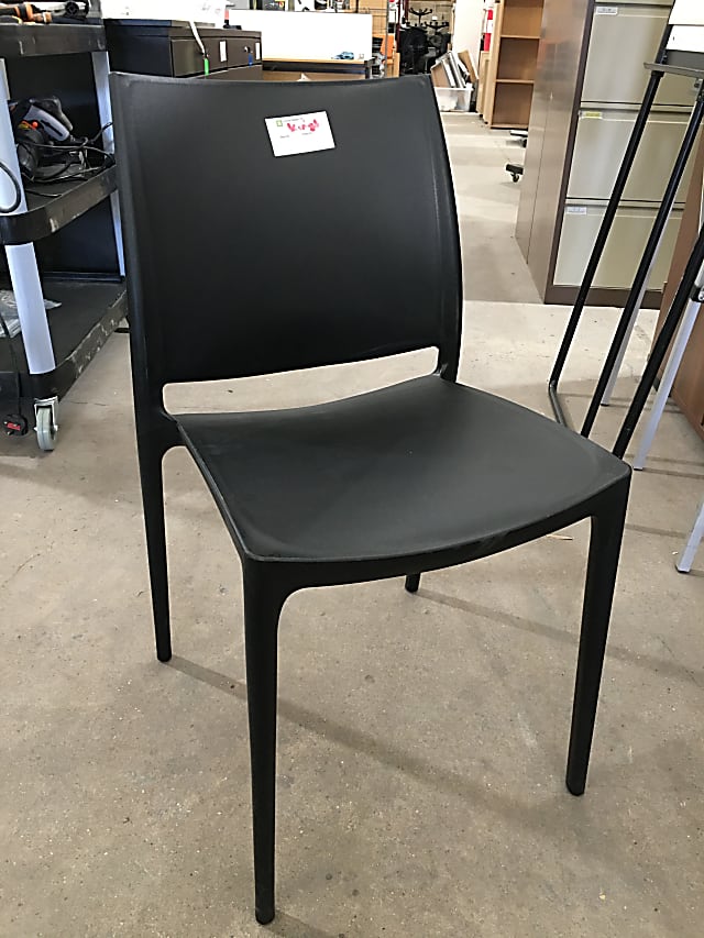 Maya frovi chair