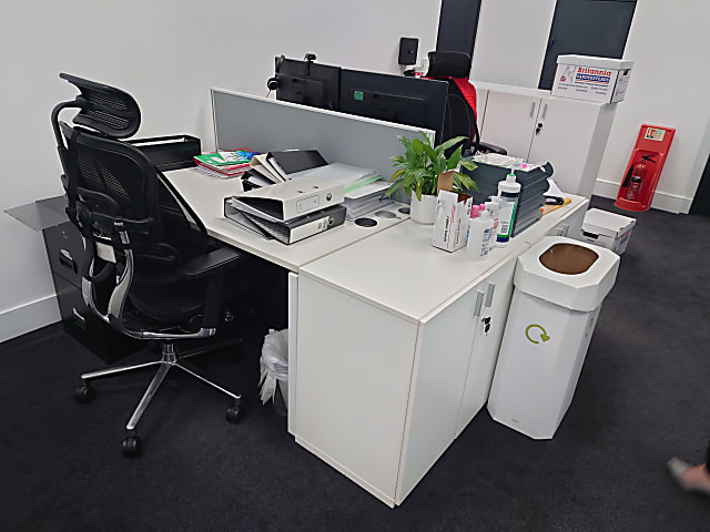 Bank of 2 desks