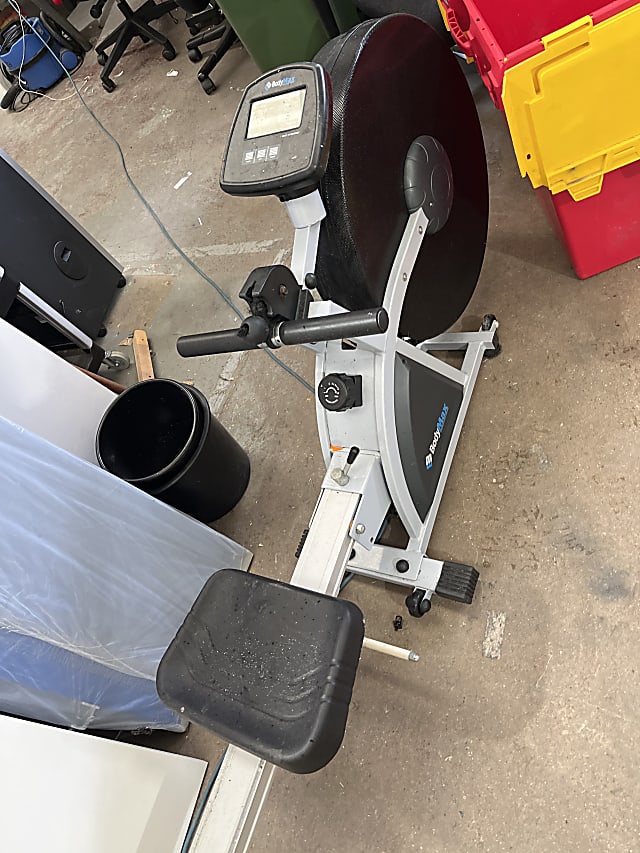 Faulty  rowing machine