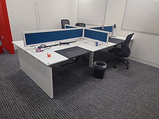 Techo Bank of 4 desks