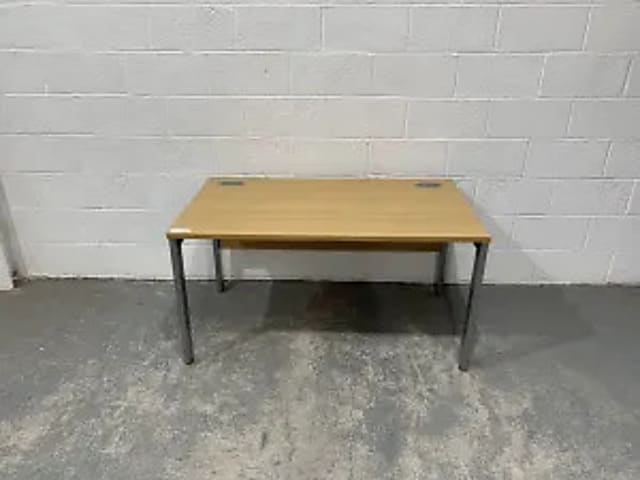 Straight desk 140 cm