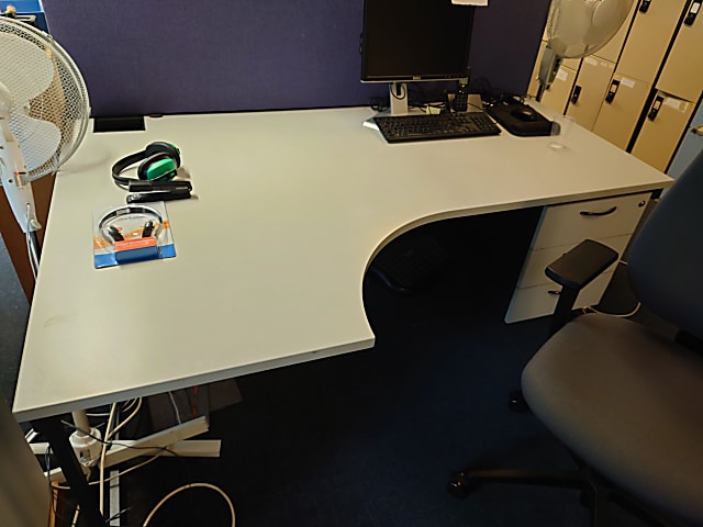 Desk (curved)