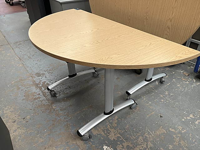 Half moon desk folding on wheels