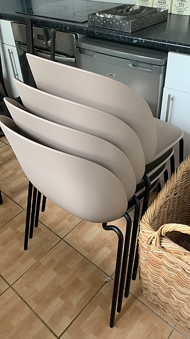 Stacking chair