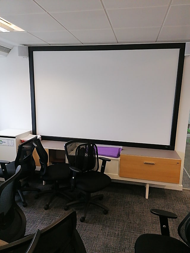 Projector screen