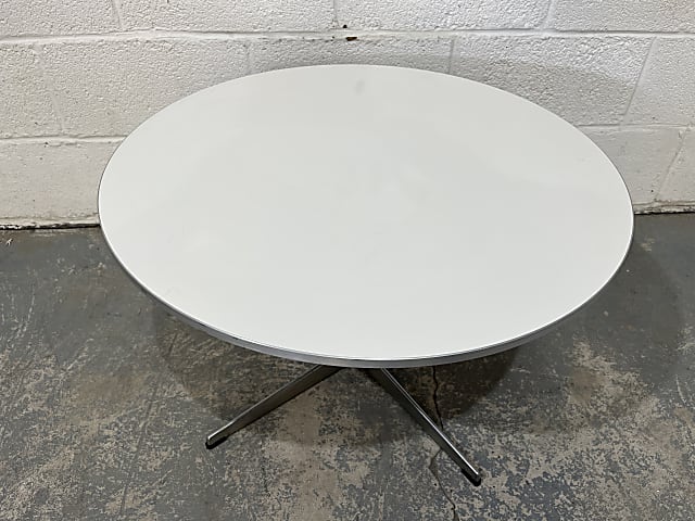 Fritz Hansen Danish designer Round white coffee table