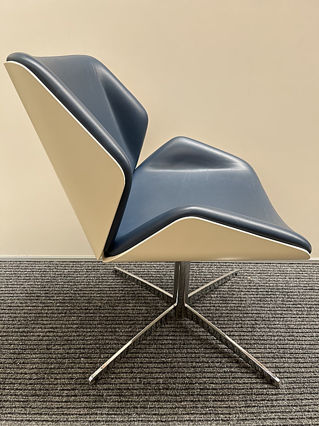 Bosss Design Kruze Blue leather reception chair 