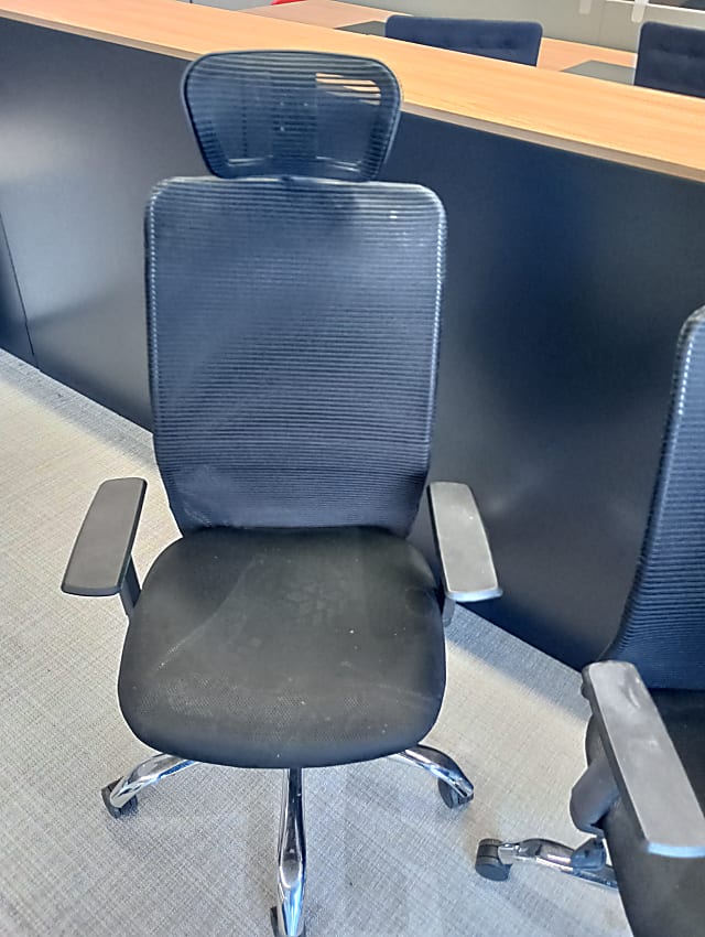 Manutan chair