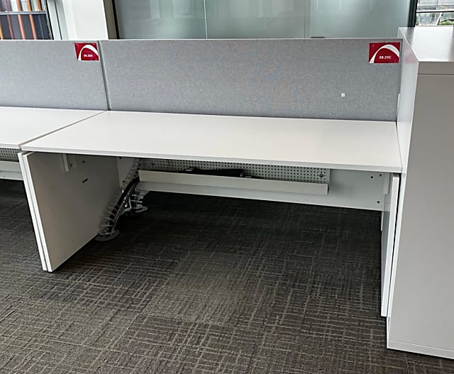 Single desk 1600