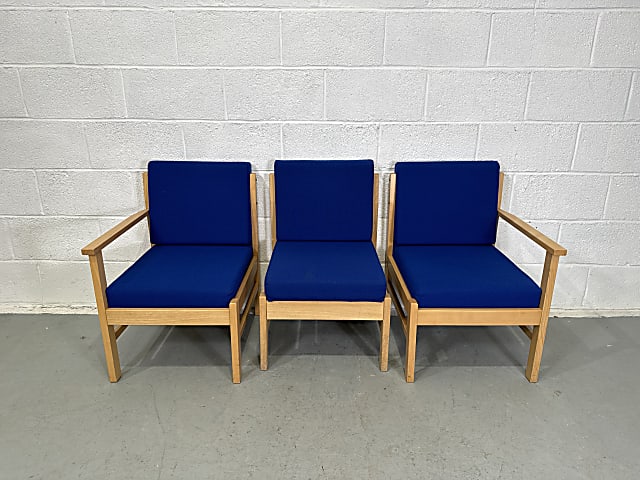 Set of 3 low waiting room chairs