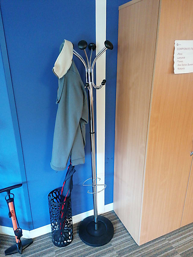 Coat stand